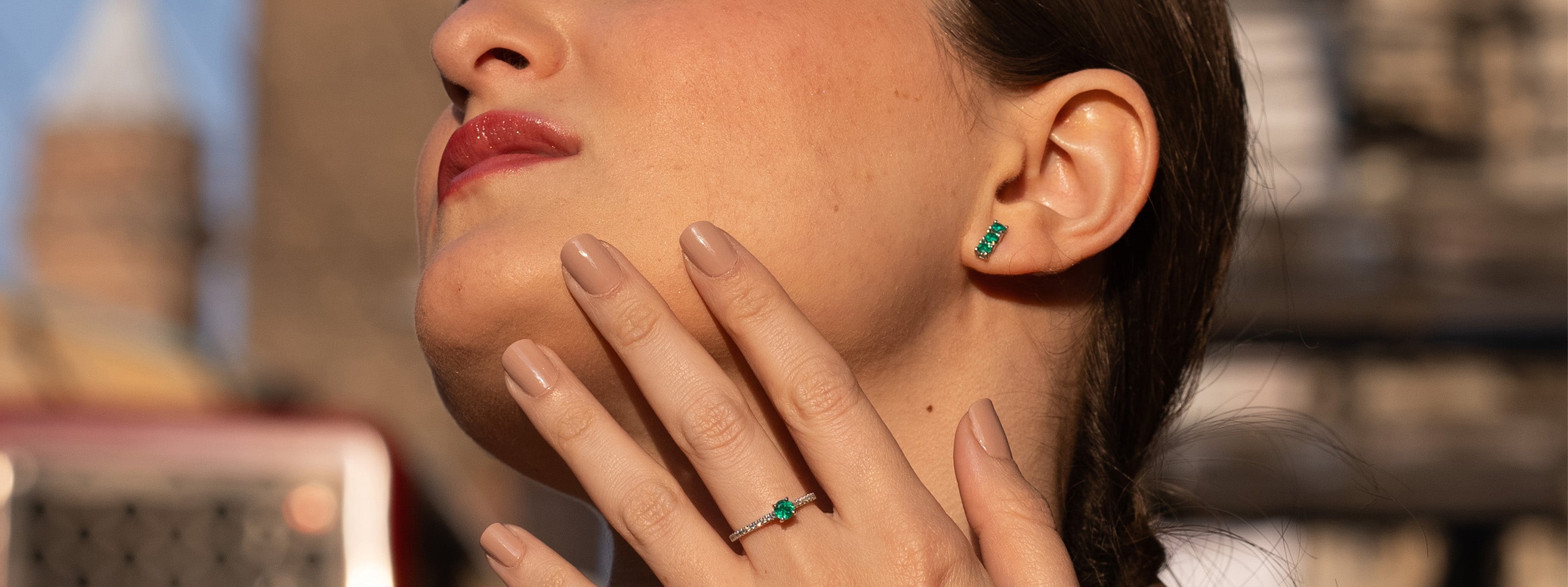 Anello con smeraldo colombiano certificato in oro 18K – Collezione Bologna SMERALCO, lusso italiano senza tempo.