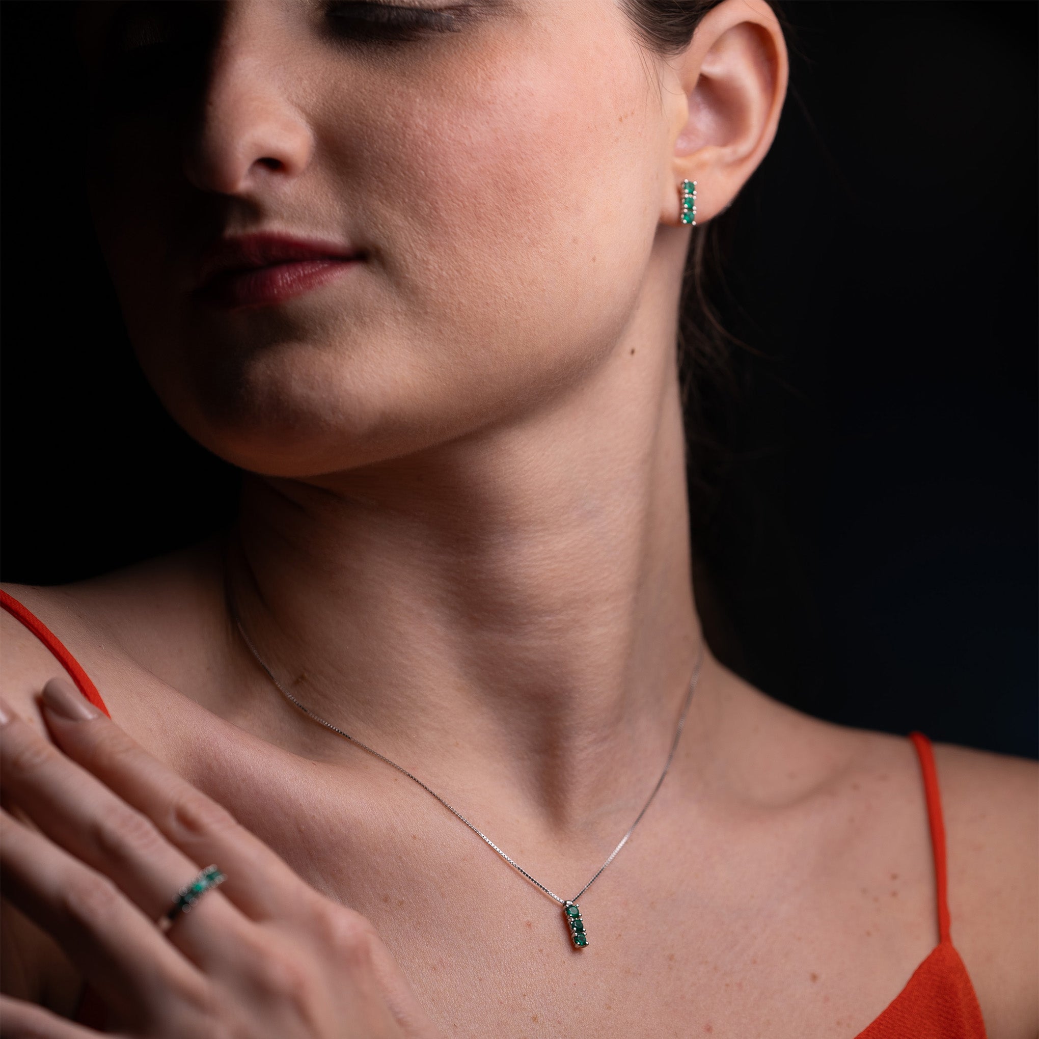 Exklusive Ohrringe Trilogie mit kolumbianischen Smaragden, weißem Gold, Luxus Schmuck, München, Deutschland