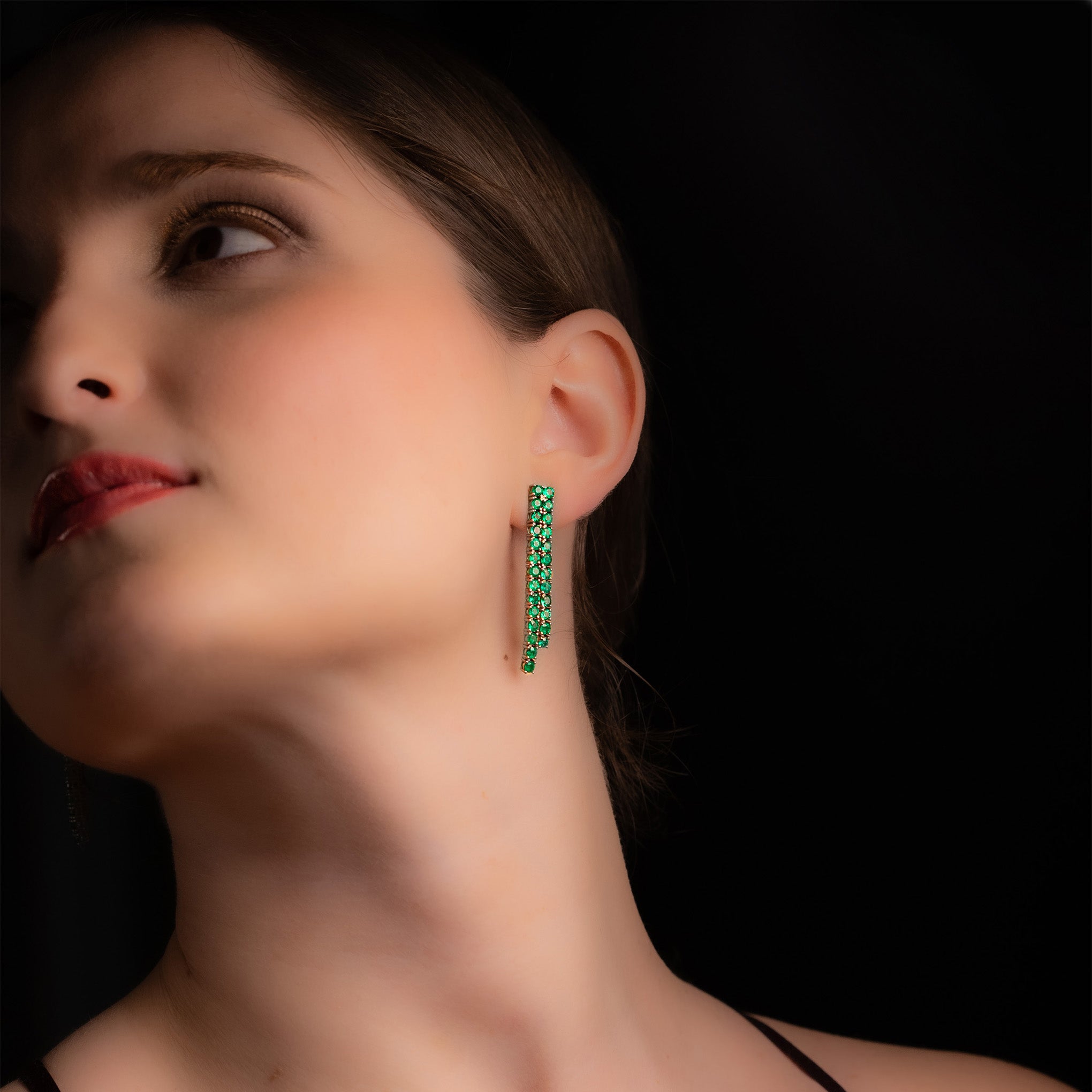 Ikonische Gold-Ohrringe mit kolumbianischen Smaragden und Diamanten, exklusiver Luxus-Schmuck für die Rechtsanwaltskammer in Berlin