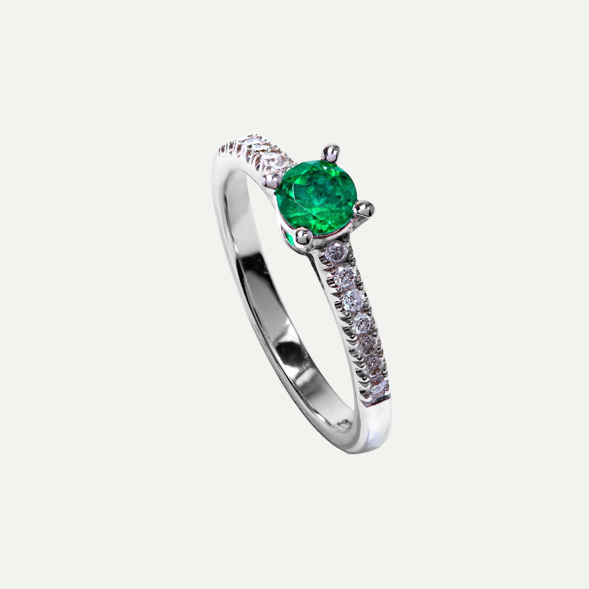 Smeralco's gold engagement ring with Colombian emerald, featured at London Accounting & Finance, showcasing exquisite craftsmanship and elite luxury