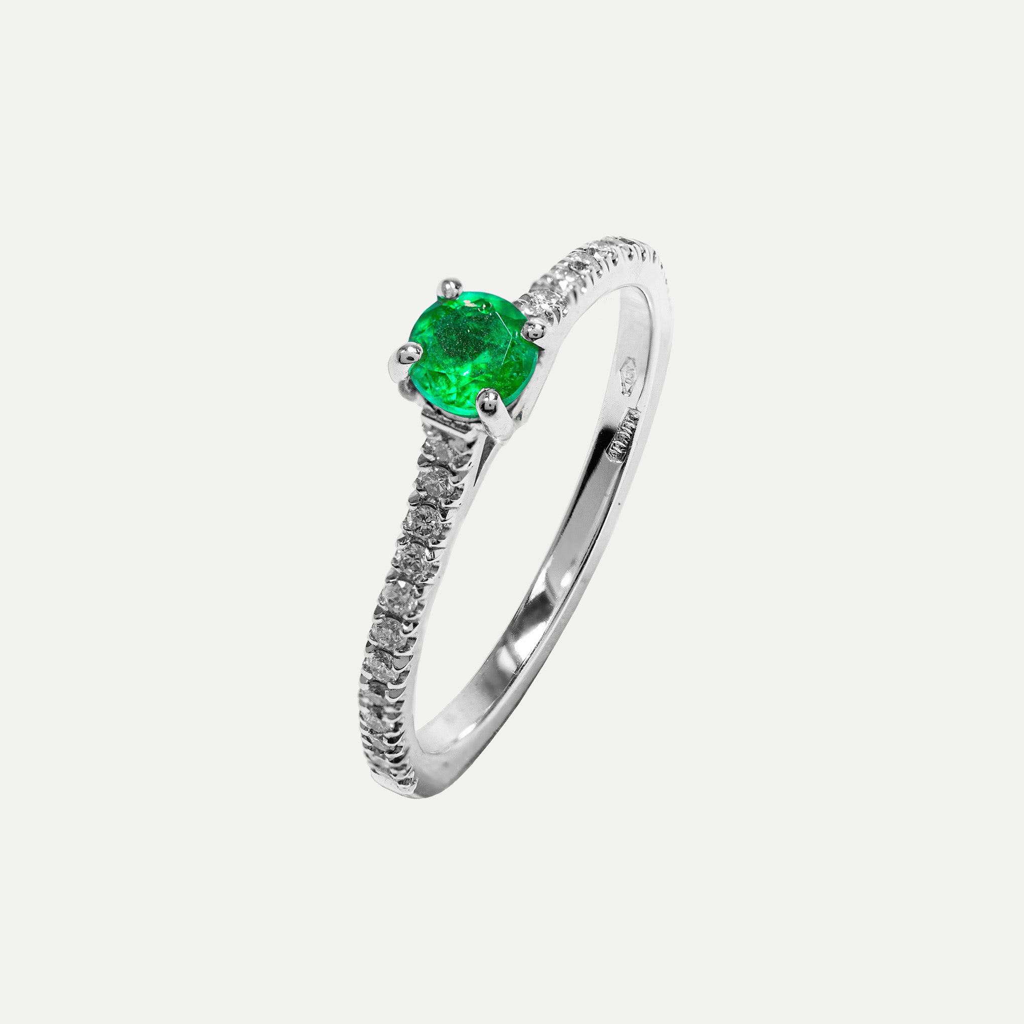 Bague en or avec émeraude de Smeralco, engagement sophistiqué et luxe exclusif pour les Olympiques de Paris 2024