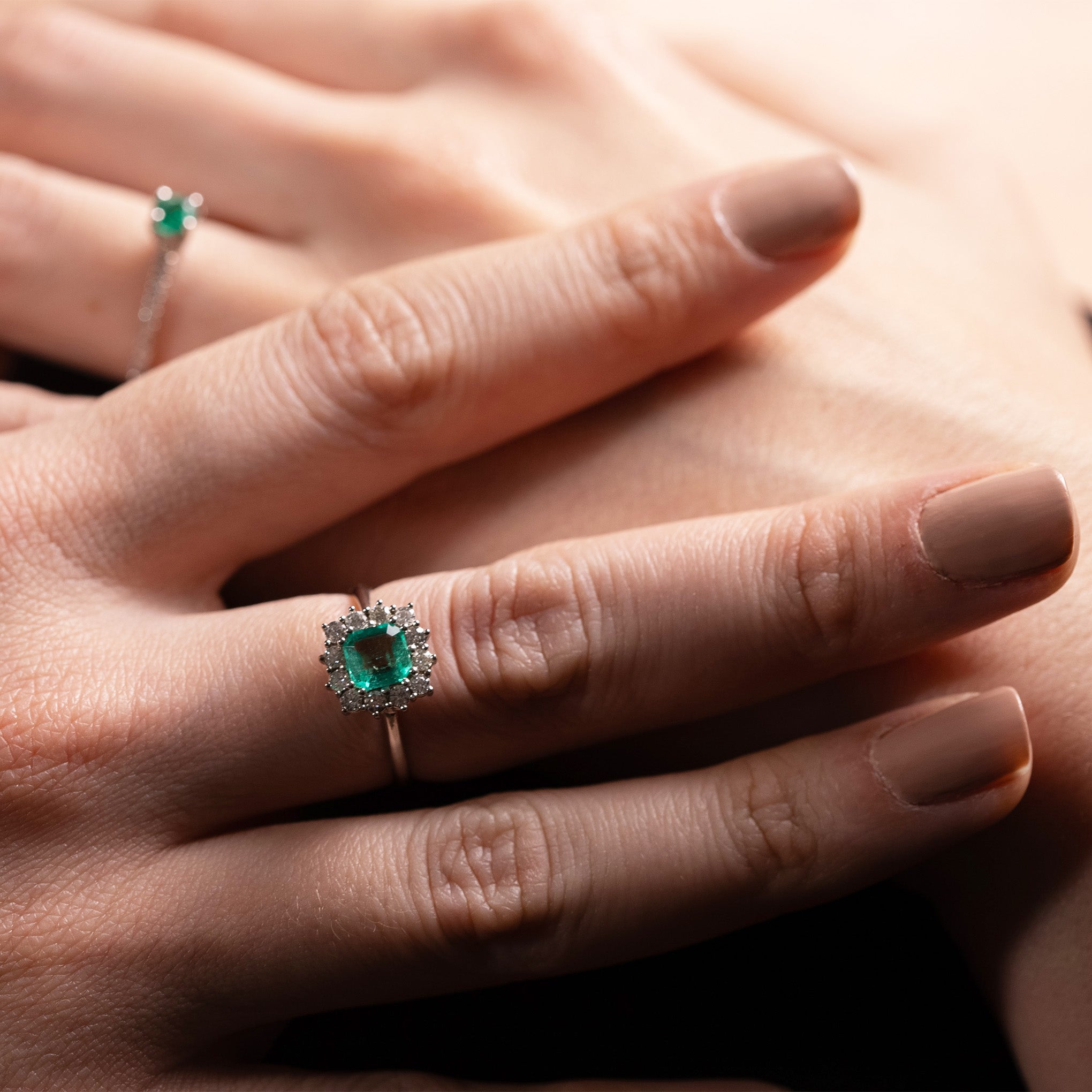 Luxury gold ring with Colombian emerald and diamonds by Smeralco, exclusive design for the US Open Tennis in New York