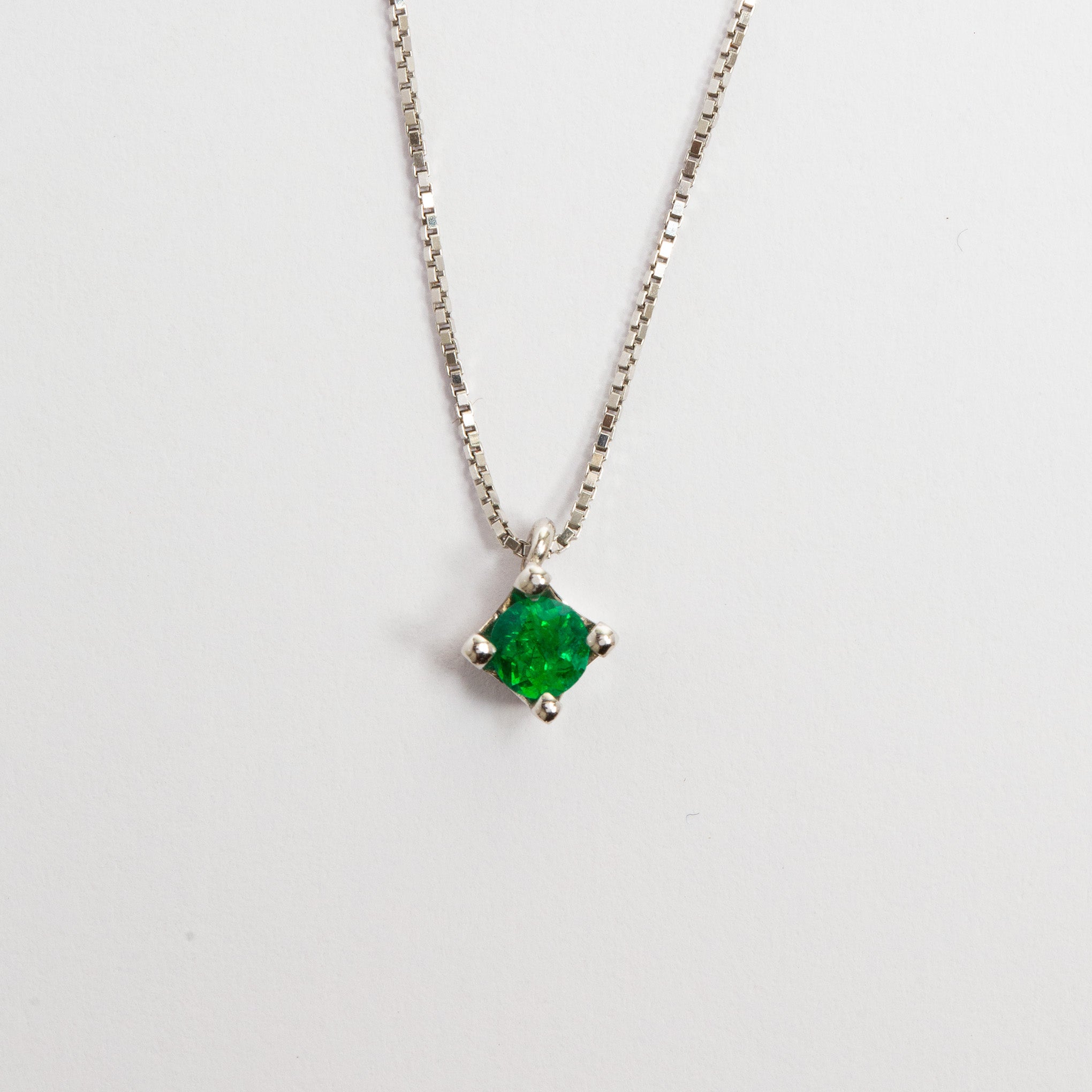 Smeralco's gold pendant necklace with Colombian emerald and diamonds, showcased at London Real Estate, featuring opulent design and extraordinary finesse