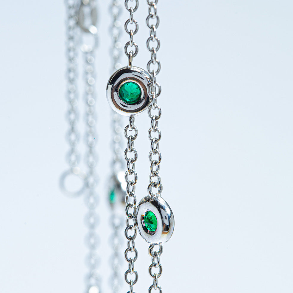 Pendente in oro con smeraldo e diamanti di Smeralco, collana iconica e di lusso esclusivo, pezzi incantevoli per il settore legale a Milano, Italia