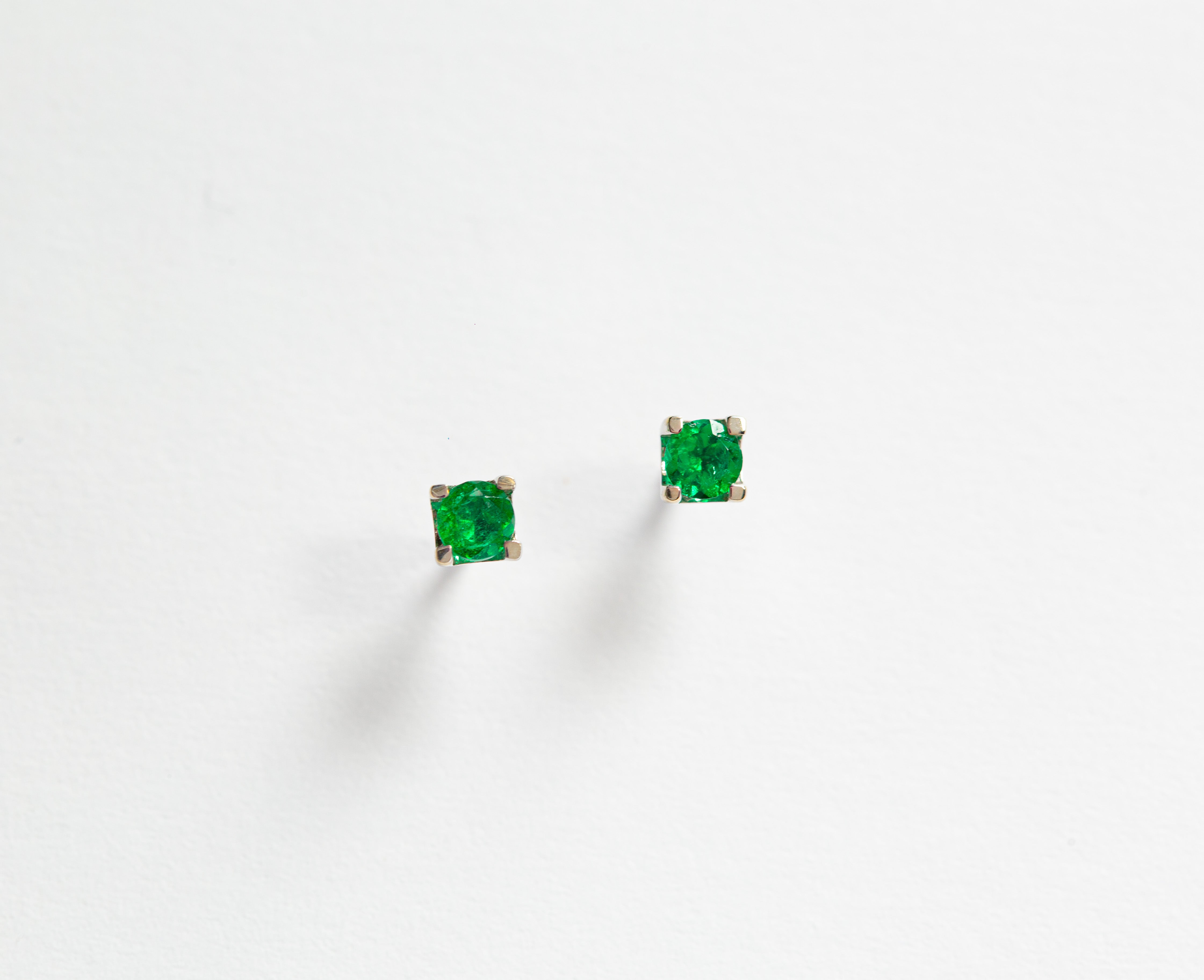 Smeralco's gold earrings with Colombian emeralds and diamonds, featured at London Real Estate, offering exceptional brilliance and sophisticated design